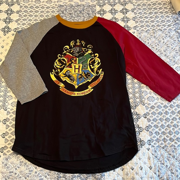Universal Studios Harry Potter 3/4 sleeve shirt- Size M - Picture 1 of 4
